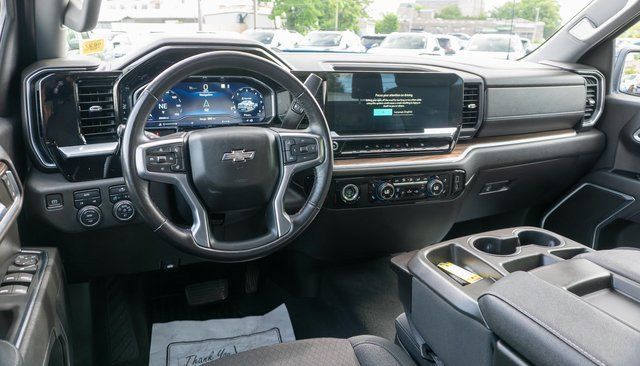 Used 2022 Chevrolet Silverado 1500 RST AWD/4WD image 12