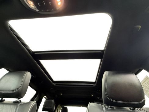 Used 2025 Chrysler Pacifica Limited FWD image 16