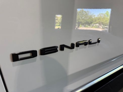 Used 2021 GMC Yukon XL Denali w/ Denali Premium Package image 53