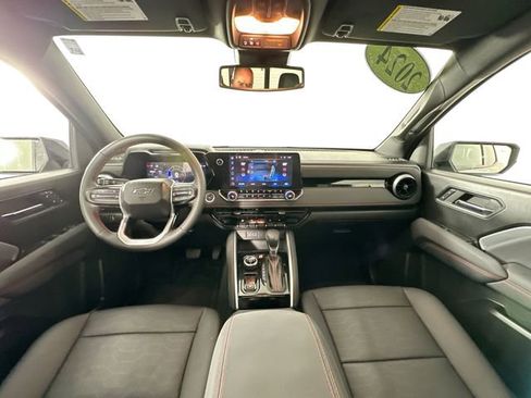 Used 2024 Chevrolet Colorado Z71 w/ Z71 Convenience Package 2 image 31