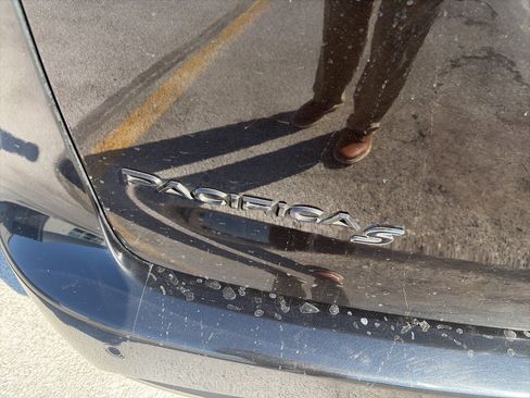 Used 2019 Chrysler Pacifica Touring-L Plus w/ Advanced Safetytec Group image 8