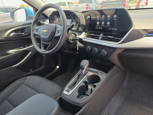 New 2026 Chevrolet Trax LS w/ LS Convenience Package FWD image 16