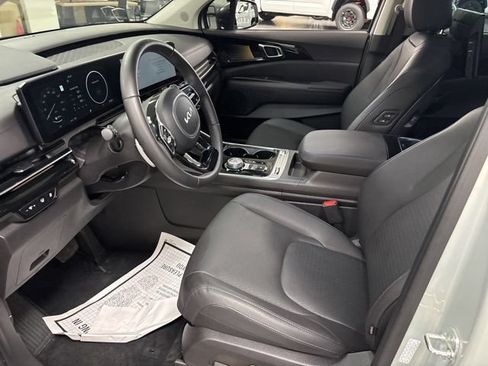 Used 2025 Kia Carnival SX Prestige FWD image 11