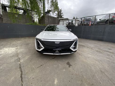 Used 2025 Cadillac Lyriq Luxury AWD/4WD image 9