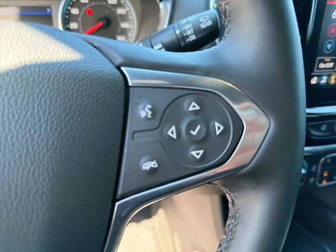 Used 2023 Chevrolet Traverse RS image 16