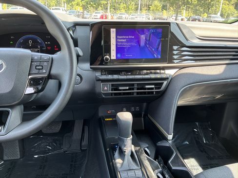 Used 2026 Toyota Camry LE FWD image 29