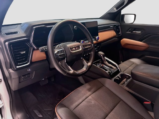 Used 2024 GMC Canyon AT4 w/ Technology Package AWD/4WD image 9