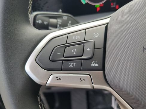 New 2026 Volkswagen Tiguan SE FWD image 28
