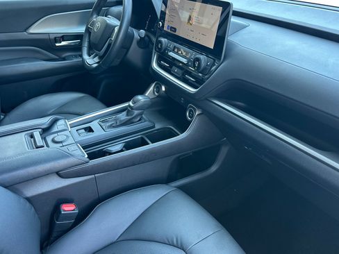 Certified 2025 Toyota Grand Highlander FWD image 17