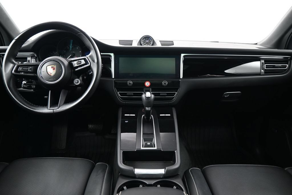 Certified 2024 Porsche Macan AWD/4WD image 9