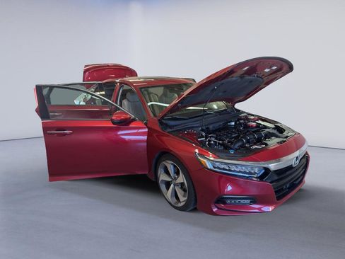 Used 2018 Honda Accord Touring image 8