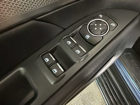 Used 2018 Ford Explorer XLT AWD/4WD image 10