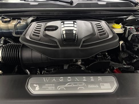 Used 2024 Jeep Wagoneer L Series II RWD image 79