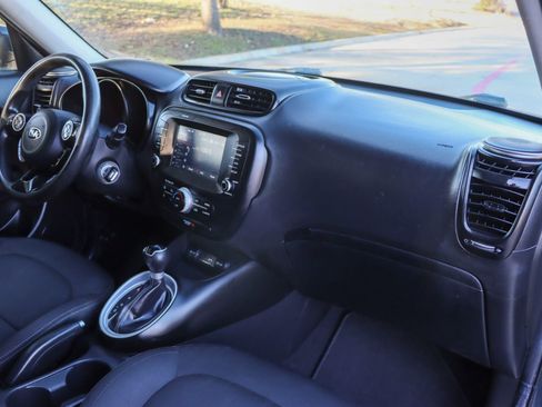 Used 2018 Kia Soul + image 22