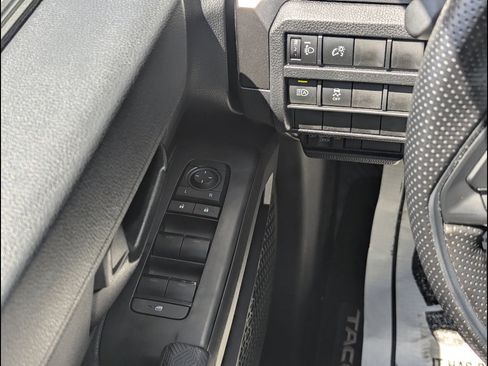 Used 2026 Toyota Tacoma SR5 AWD/4WD image 25