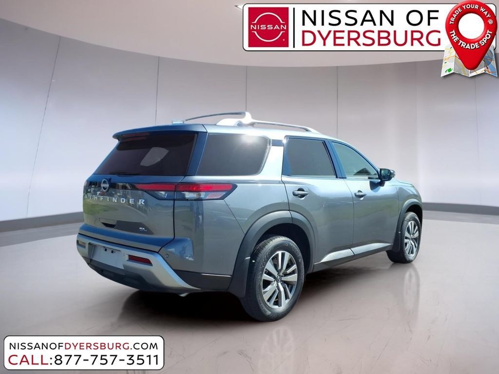 Used 2025 Nissan Pathfinder SL FWD image 3