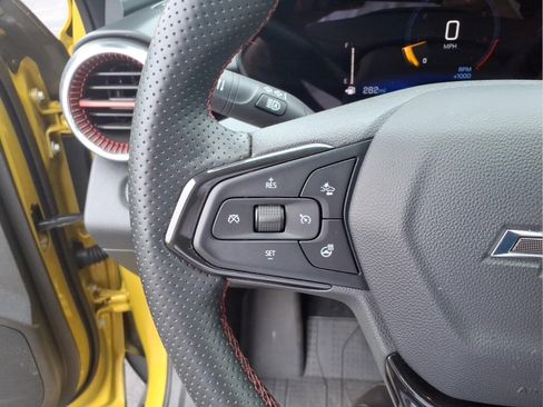 Used 2024 Chevrolet Trax RS w/ Sunroof Package FWD image 11