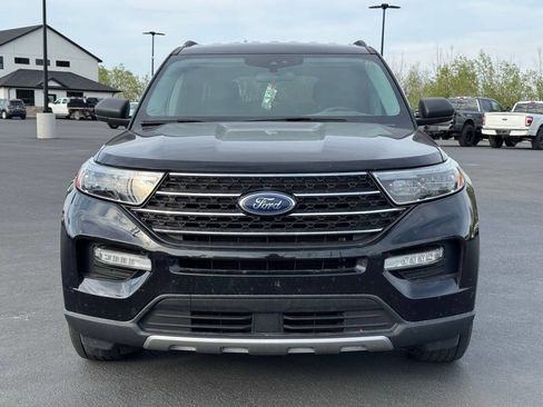 Used 2021 Ford Explorer XLT w/ Equipment Group 202A AWD/4WD image 12