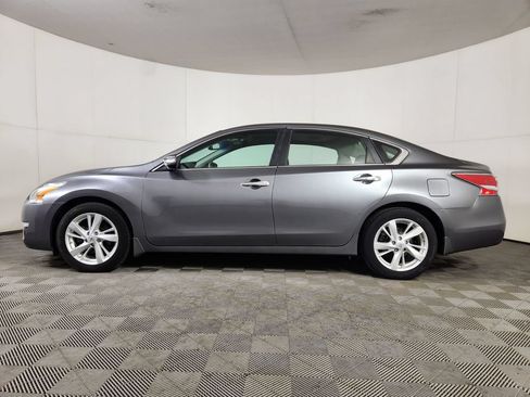 Used 2015 Nissan Altima 2.5 SV w/ Convenience Package FWD image 4