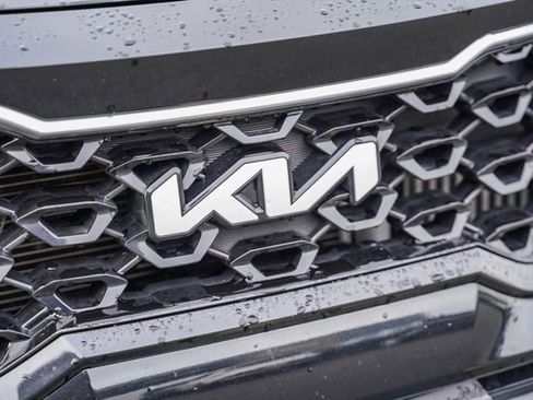 Certified 2023 Kia Sorento EX image 4