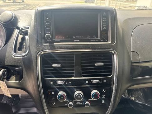 Used 2018 Dodge Grand Caravan SXT FWD image 13
