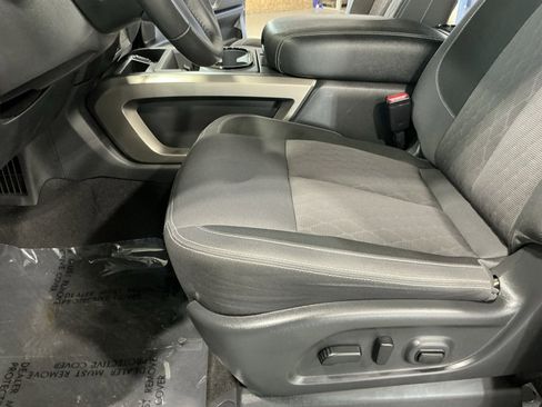 Used 2024 Nissan Titan SV w/ SV Bronze Edition Package image 7