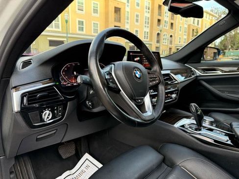 Used 2020 BMW 530i w/ Convenience Package RWD image 36