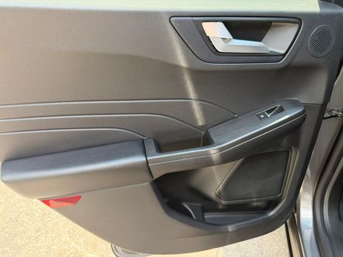 Used 2021 Ford Escape SEL w/ Technology Package FWD image 16