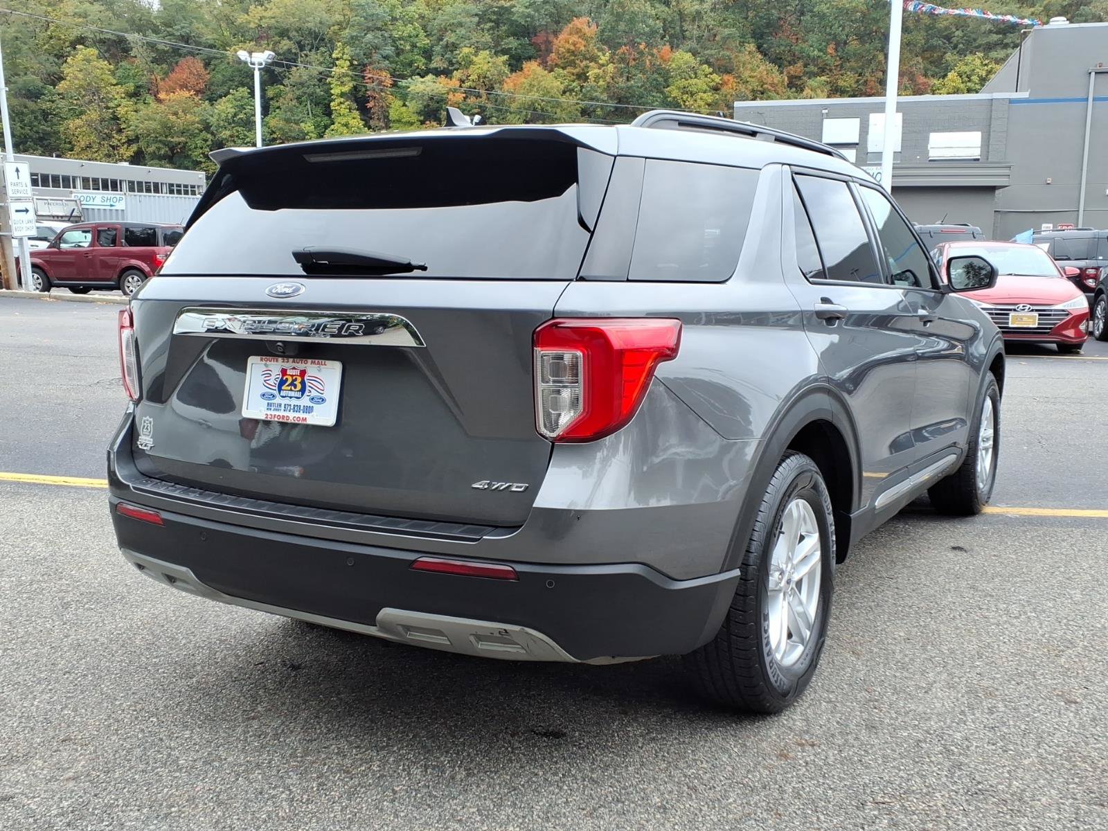 Certified 2022 Ford Explorer XLT w/ Equipment Group 202A AWD/4WD image 8