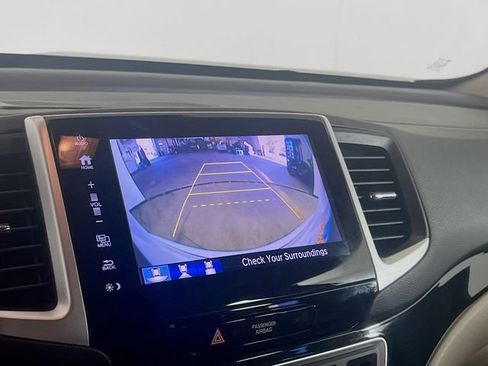 Used 2017 Honda Pilot Touring image 14