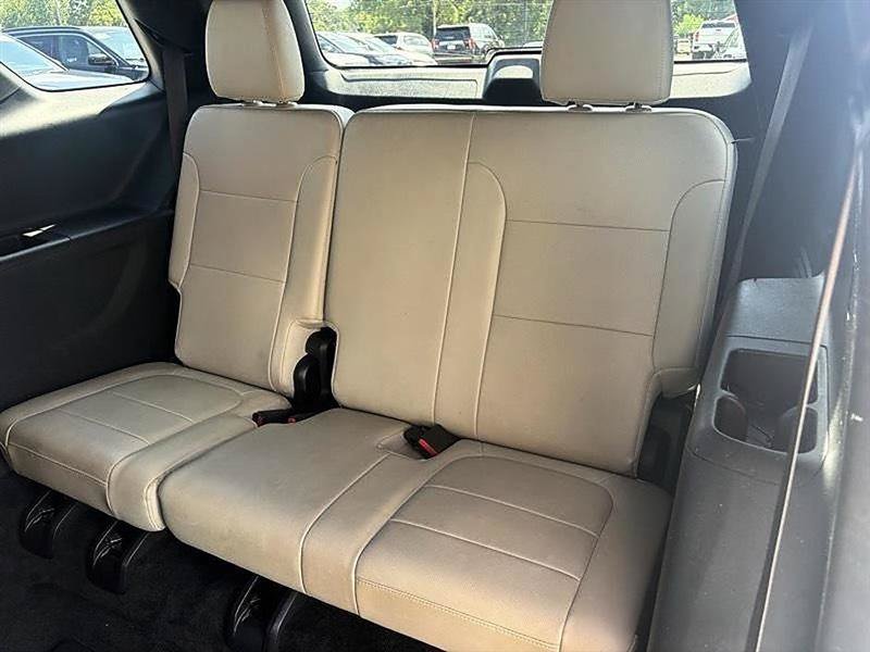 Used 2023 Chevrolet Traverse Premier FWD image 54