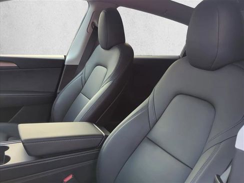 Used 2024 Tesla Model Y Long Range image 11