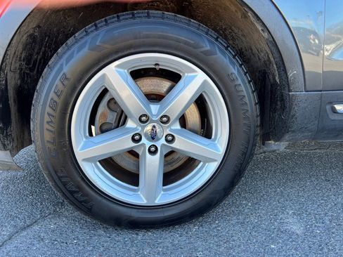 Used 2017 Ford Explorer XLT w/ Equipment Group 202A image 10