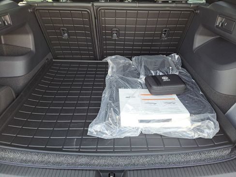 Used 2025 Volkswagen Tiguan SE R-Line FWD image 27