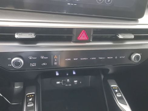 Used 2025 Kia Sorento EX w/ Panoramic Sunroof Package image 33