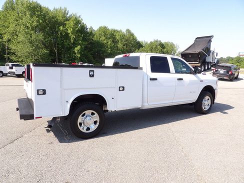 Used 2022 RAM 3500 Tradesman w/ Chrome Appearance Group AWD/4WD image 8