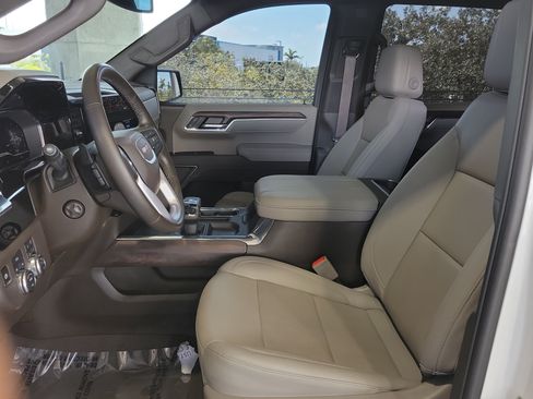 Used 2025 GMC Sierra 1500 SLT w/ SLT Premium Plus Package AWD/4WD image 19
