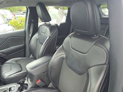 Used 2019 Jeep Cherokee Latitude Plus image 19