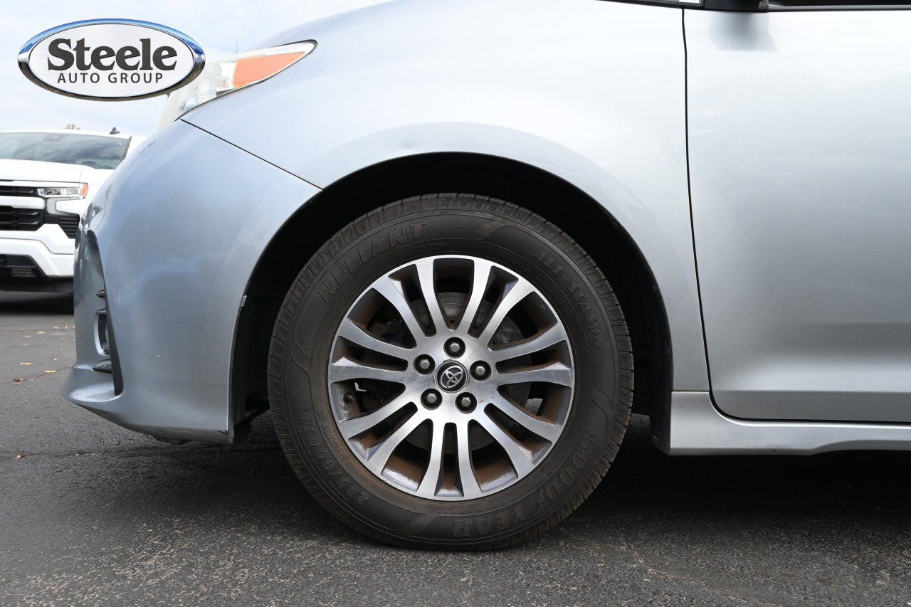 Used 2019 Toyota Sienna XLE FWD image 25