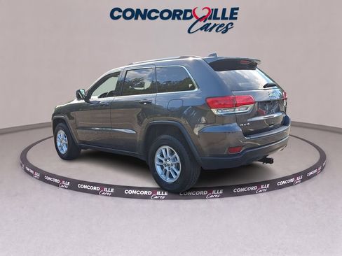 Used 2019 Jeep Grand Cherokee Laredo AWD/4WD image 4