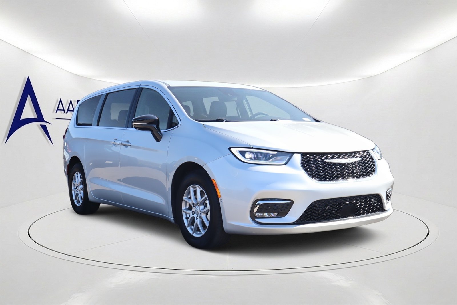 Used 2026 Chrysler Pacifica Select FWD image 3