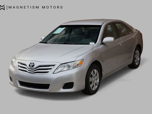 Used 2011 Toyota Camry LE image 6