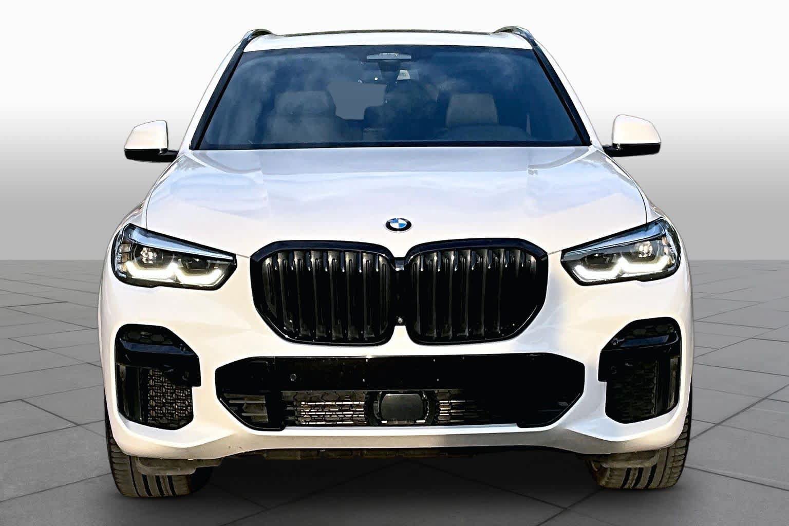 Used 2022 BMW X5 sDrive40i w/ M Sport Package RWD image 3