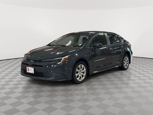 Used 2023 Toyota Corolla LE AWD/4WD image 3