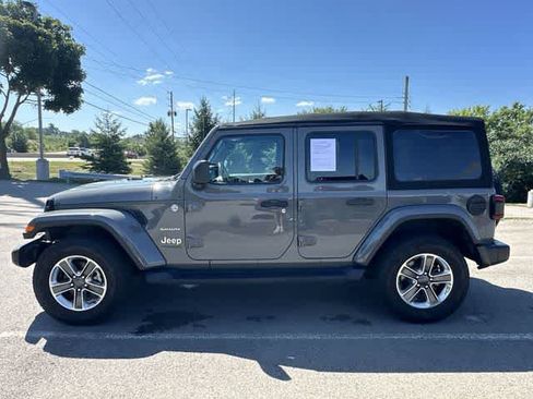 Used 2022 Jeep Wrangler Unlimited Sahara w/ LED Lighting Group AWD/4WD image 2