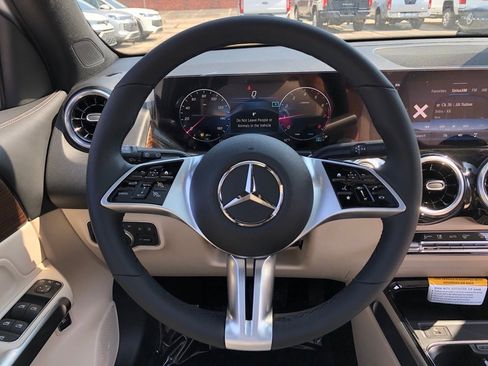 New 2026 Mercedes-Benz GLB 250 4MATIC image 17