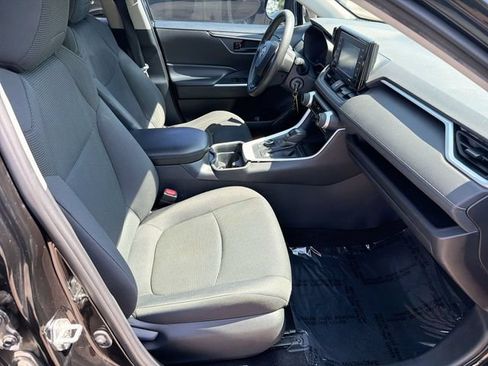 Used 2020 Toyota RAV4 LE AWD/4WD image 26