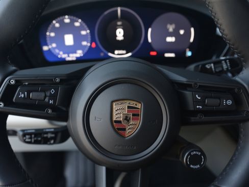Certified 2025 Porsche Macan 4S Electric AWD/4WD image 16
