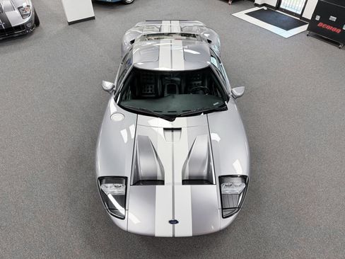 Used 2006 Ford GT RWD image 6