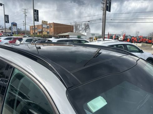 Certified 2022 Kia Sorento SX image 9